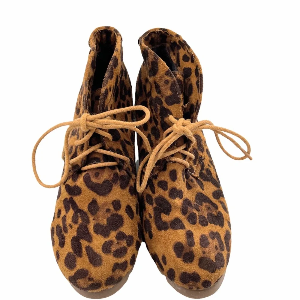 Bella Marie Girls Leopard Print Lace Up Wedge Heel Boot Size 5.5